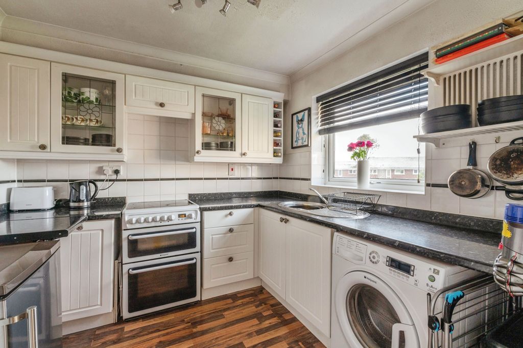 Property photo 1 of 10 Kitchen