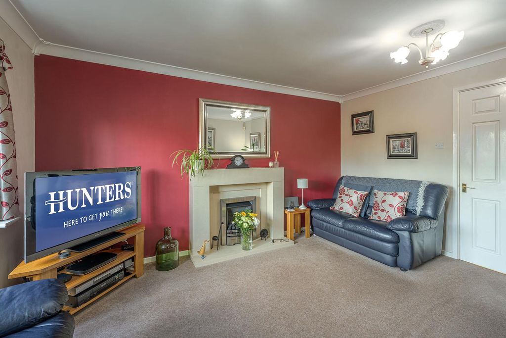 Property photo 2 of 27