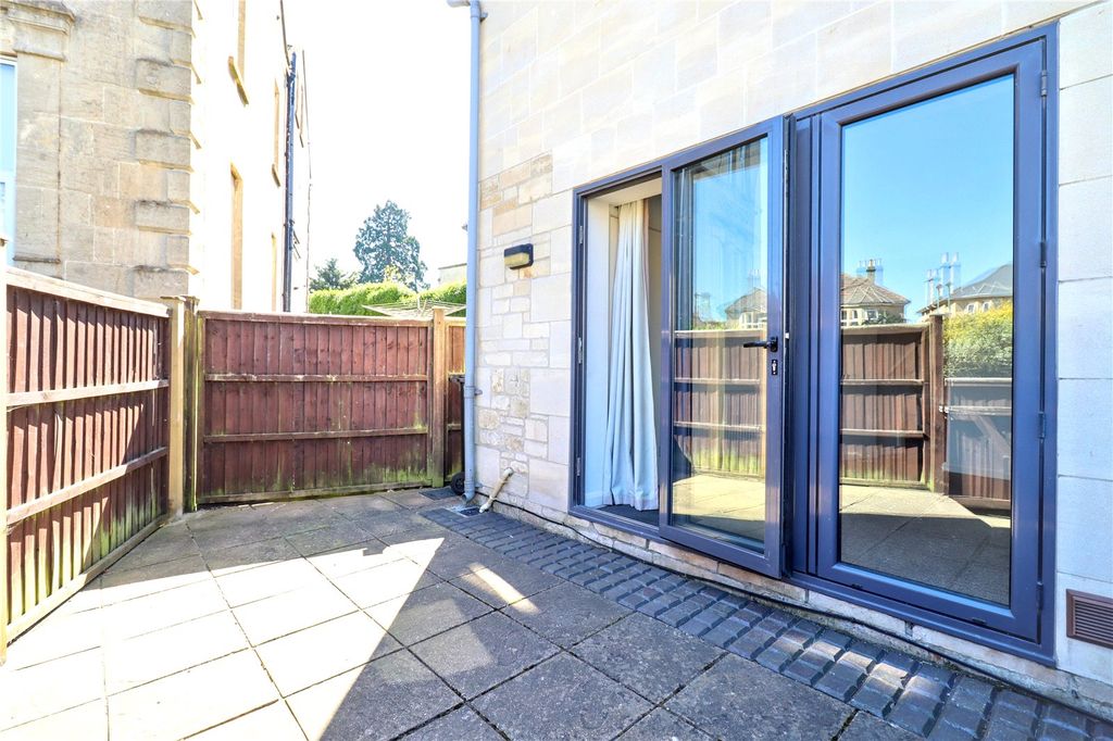 Property photo 3 of 11 Picture No. 17