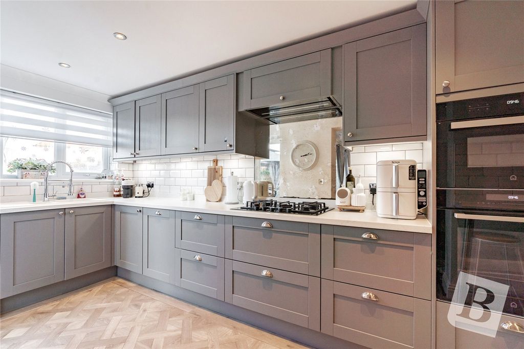 Property photo 2 of 17 Kitchen