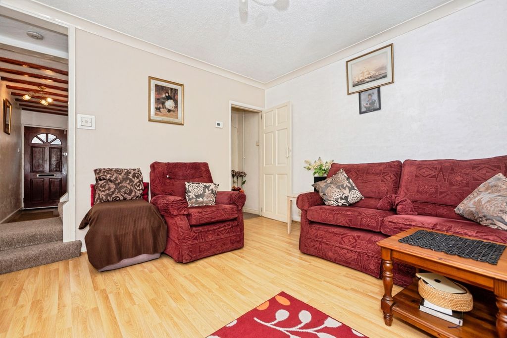 Property photo 2 of 13 Lounge