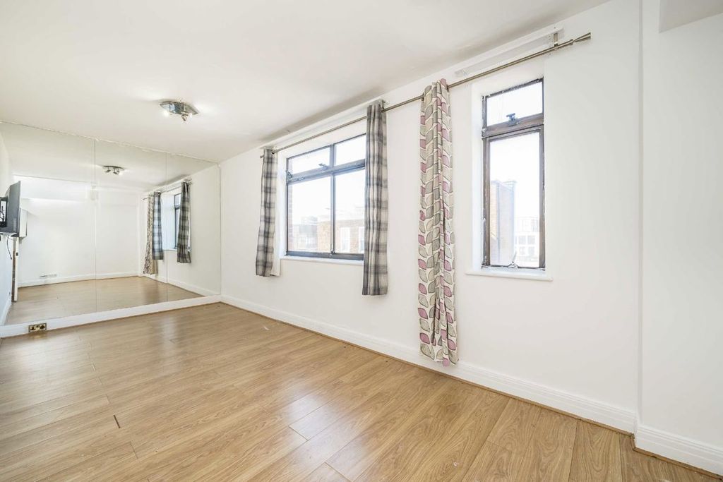 Property photo 2 of 3