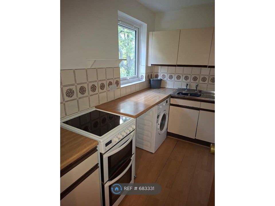 Property photo 2 of 6 Separate Kitchen