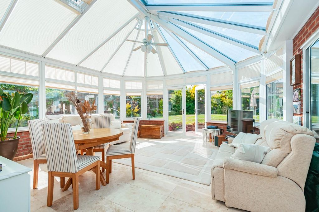 Property photo 3 of 24 Conservatory