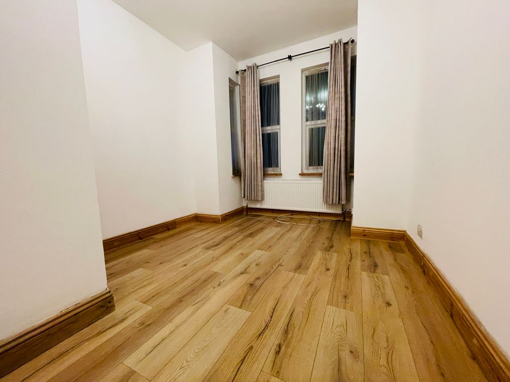 Property photo 1 of 6 Bedroom 1