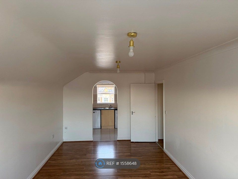 Property photo 1 of 11 Living Room