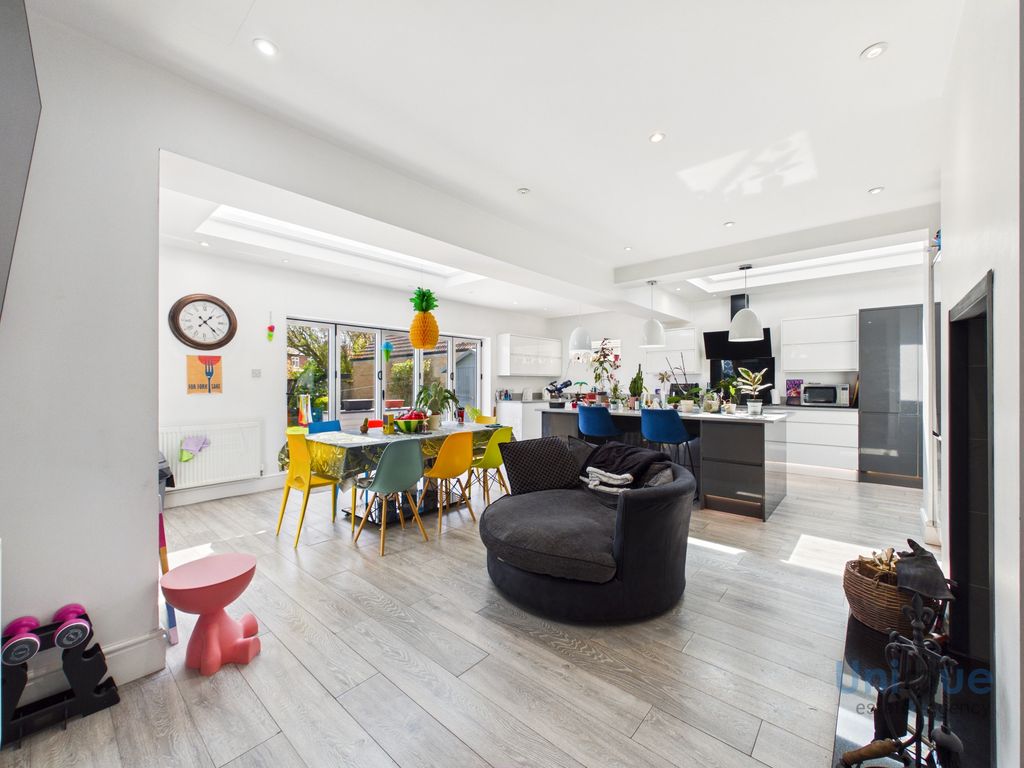 Additional image 4 of 6 bed detached house for salePrinces Way, Fleetwood FY7