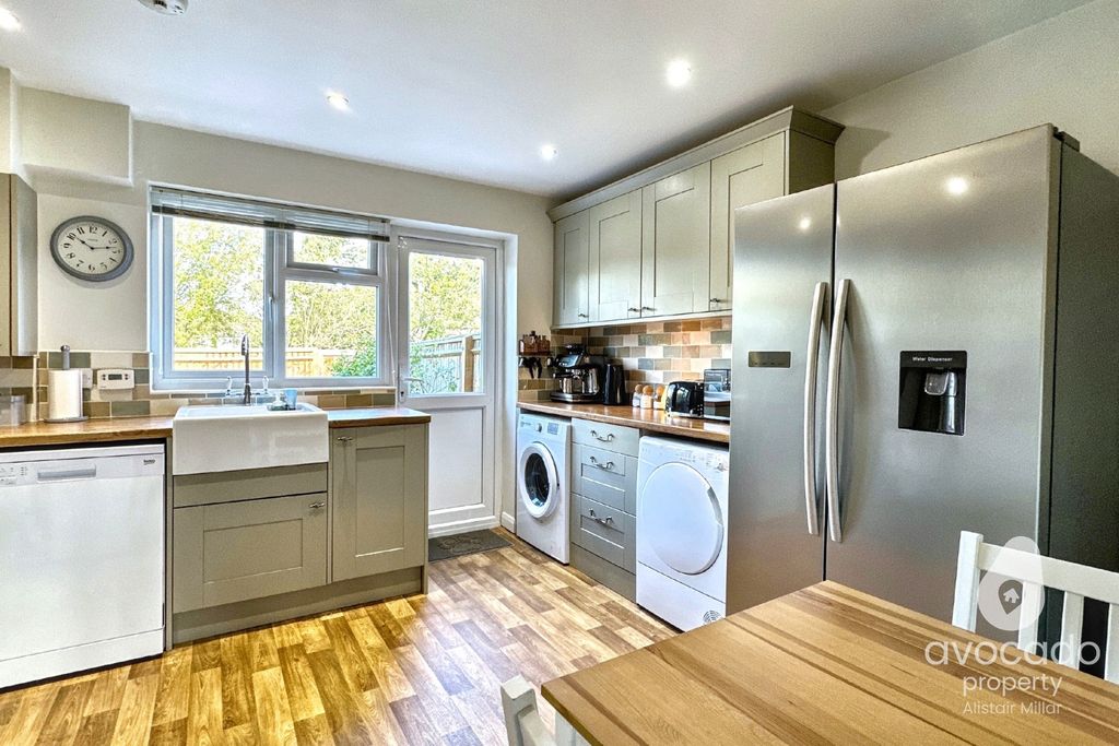 Property photo 3 of 12 4504024