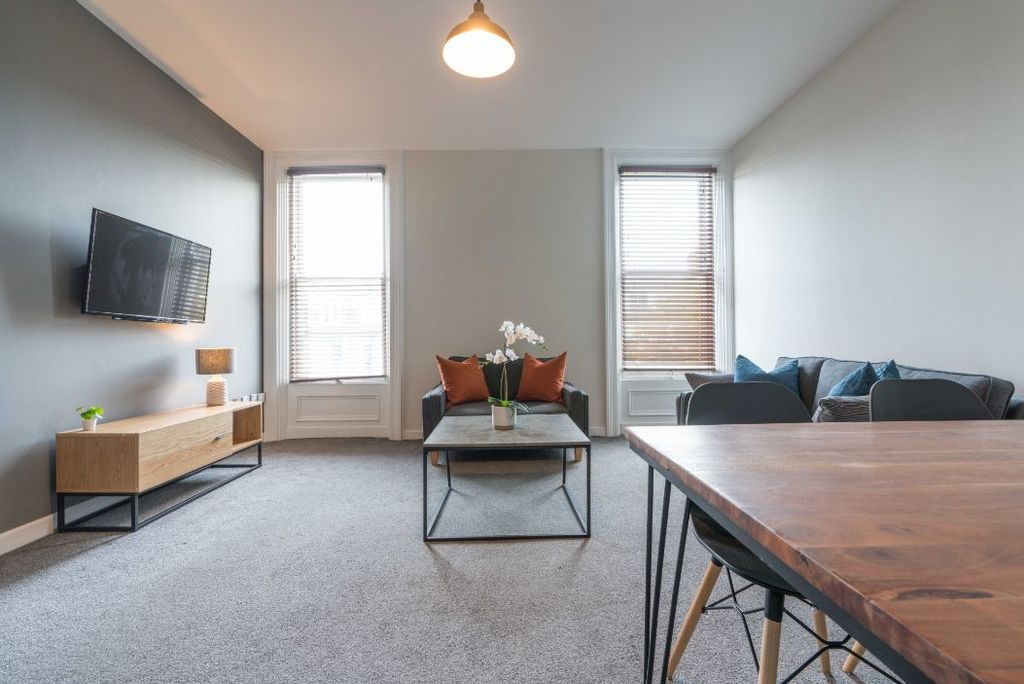 Property photo 2 of 10 Khf6 - Living Area