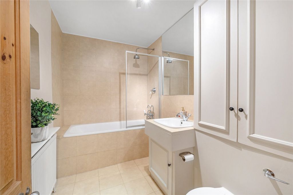 Property photo 2 of 16 Fawcett Street (29)