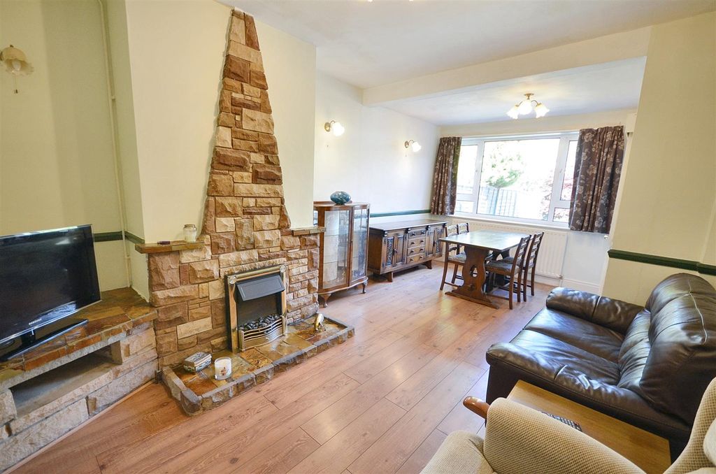 Property photo 3 of 12 Lounge / Dining Room