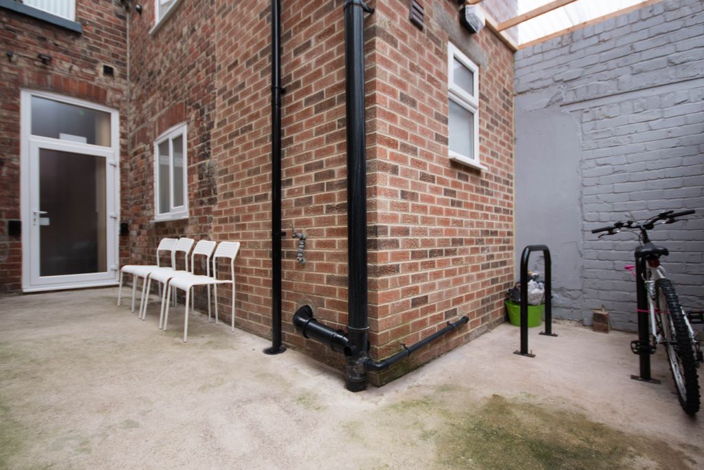 Property photo 2 of 3