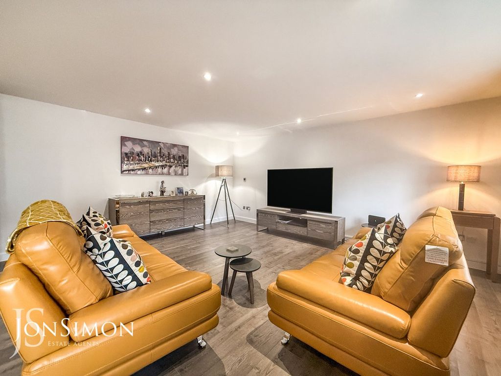 Property photo 2 of 35