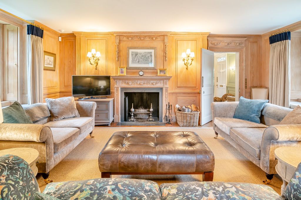 Property photo 3 of 24 Sitting Room