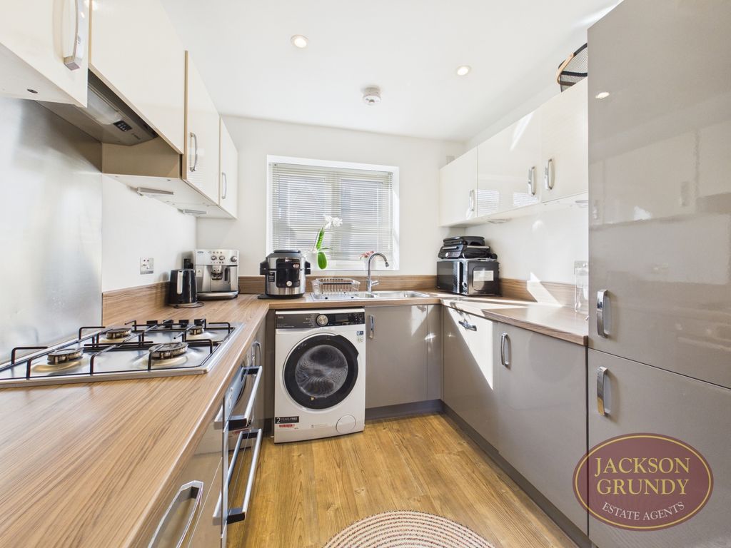 Property photo 2 of 13 Wymondham Close