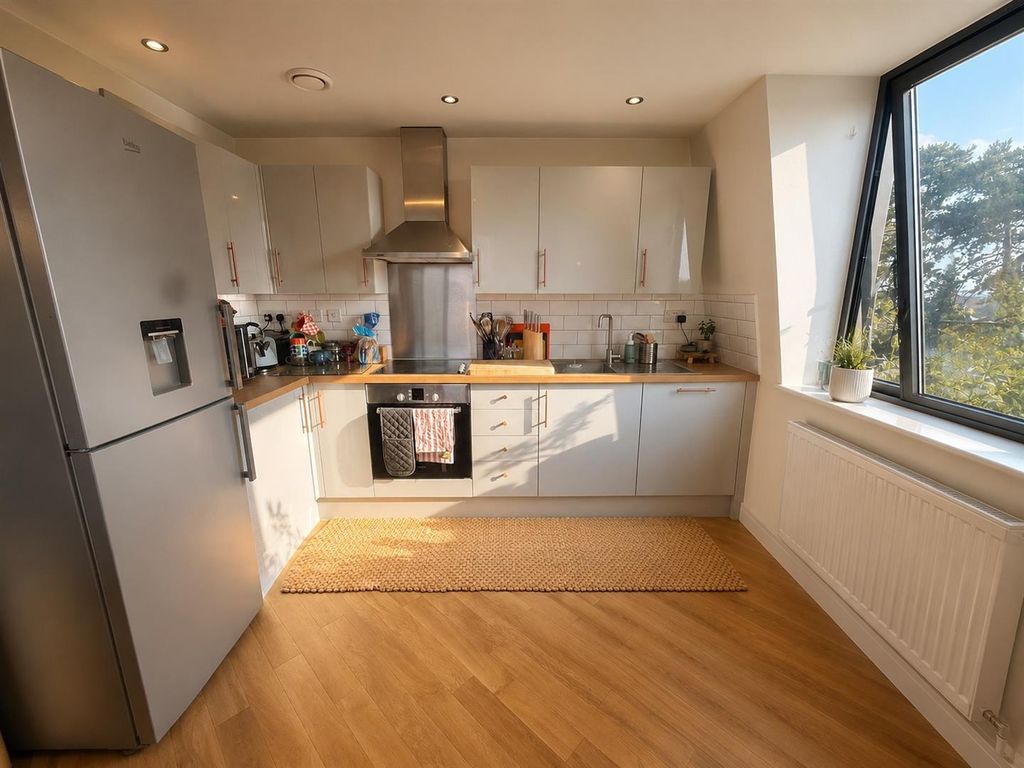 Property photo 2 of 11 Kitchen New.Jpg
