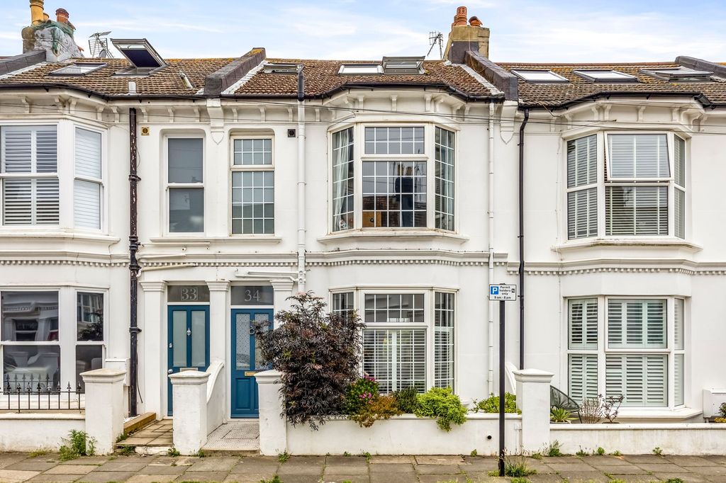 Property photo 1 of 17