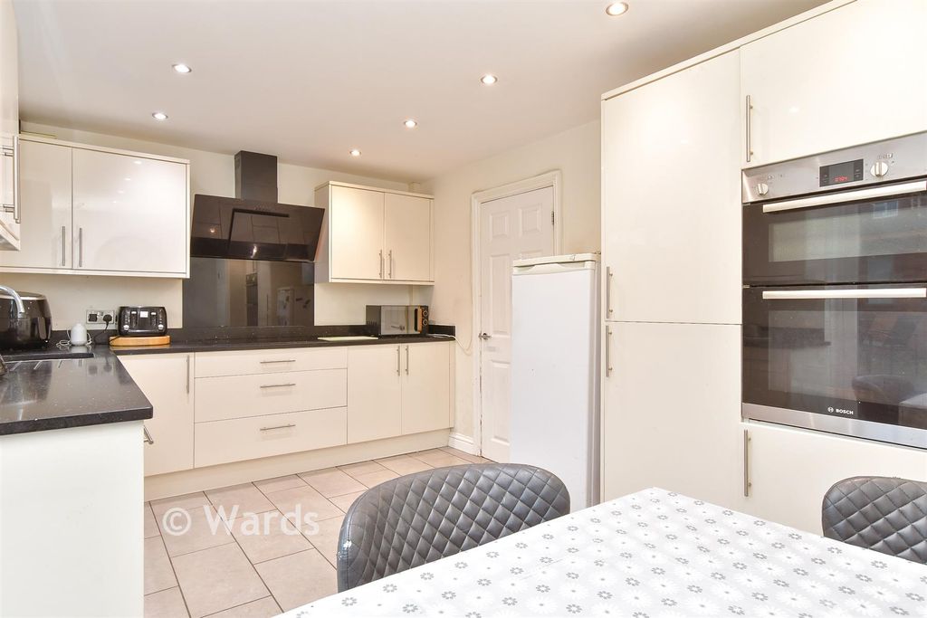 Property photo 3 of 8 Kitchen