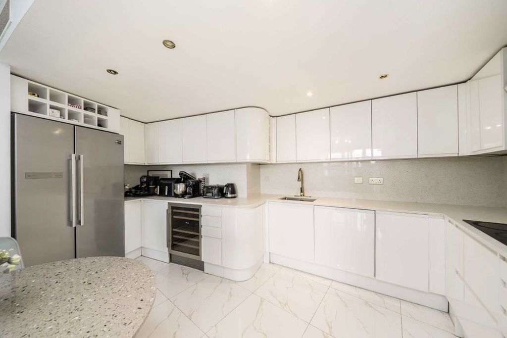 Property photo 3 of 5