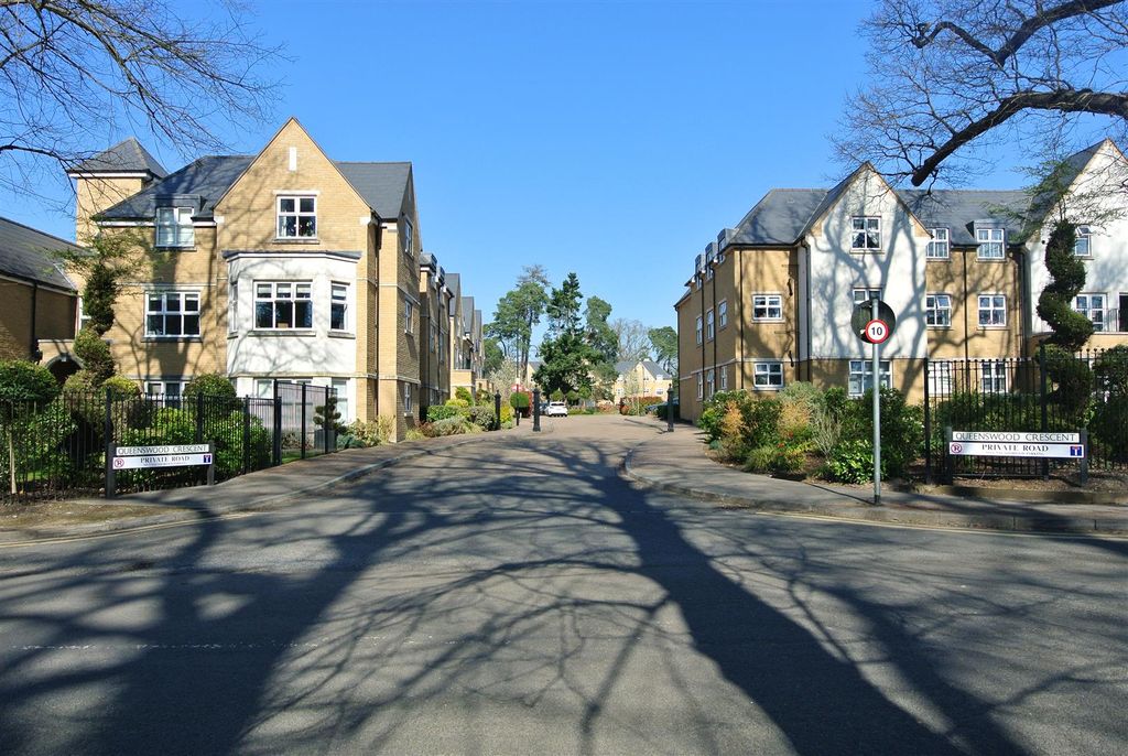 Property photo 1 of 11 Queenswood Entrance