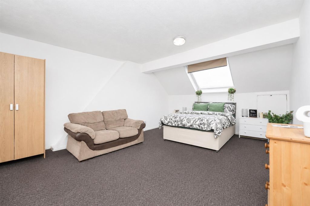 Property photo 3 of 10 1095d618-9154-4B16-A782-30619c59d772.Png