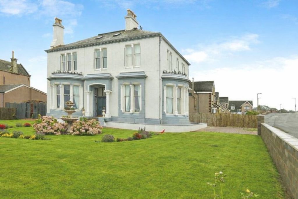 Property photo 2 of 21