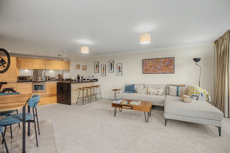 Property photo 2 of 9 330273