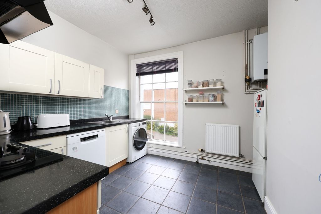 Property photo 3 of 10 Kitchen