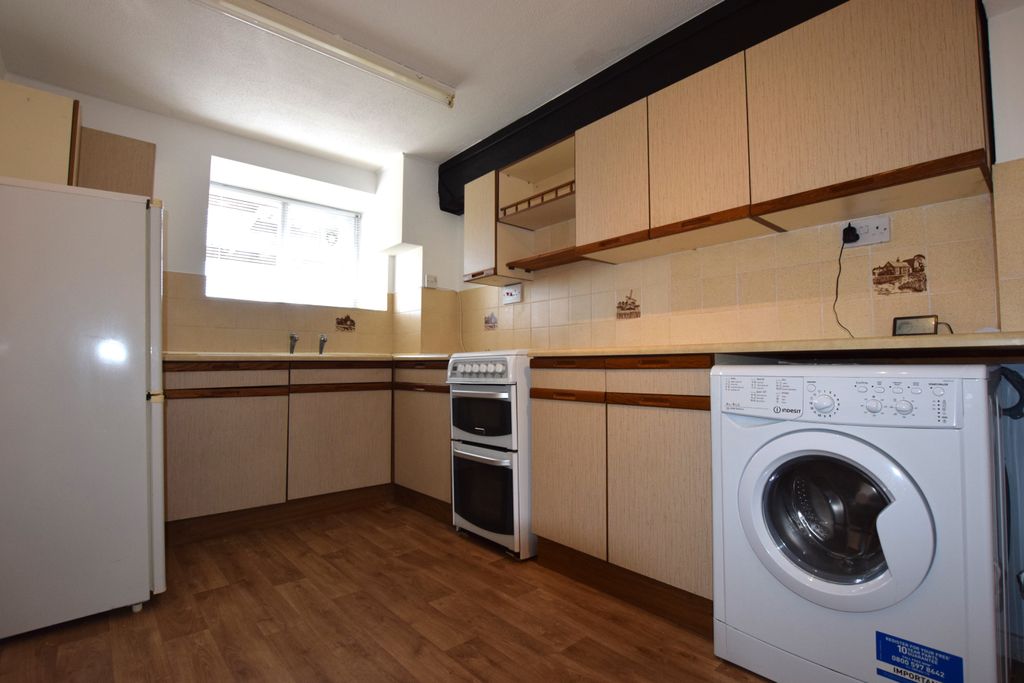 Property photo 3 of 6 Kitchen