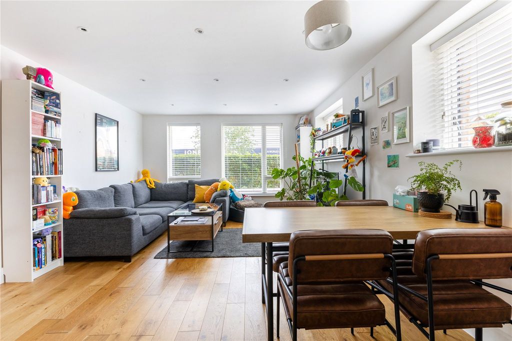 Property photo 1 of 11 Sitting Room