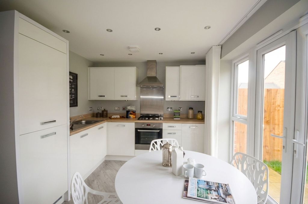 Property photo 3 of 12 Kitchen