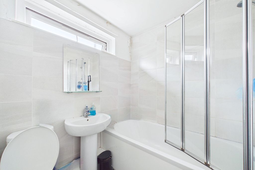 Property photo 2 of 6 Bathroom