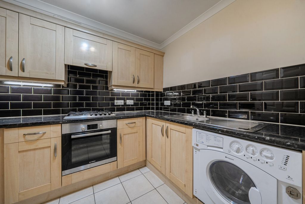 Property photo 3 of 9 Kitchen