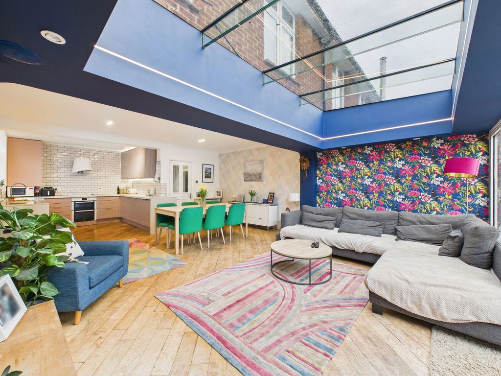 Property photo 2 of 24