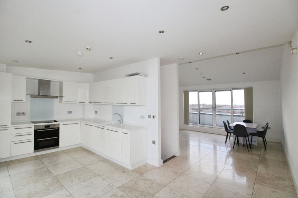 Property photo 2 of 12 Kitchen/Reception