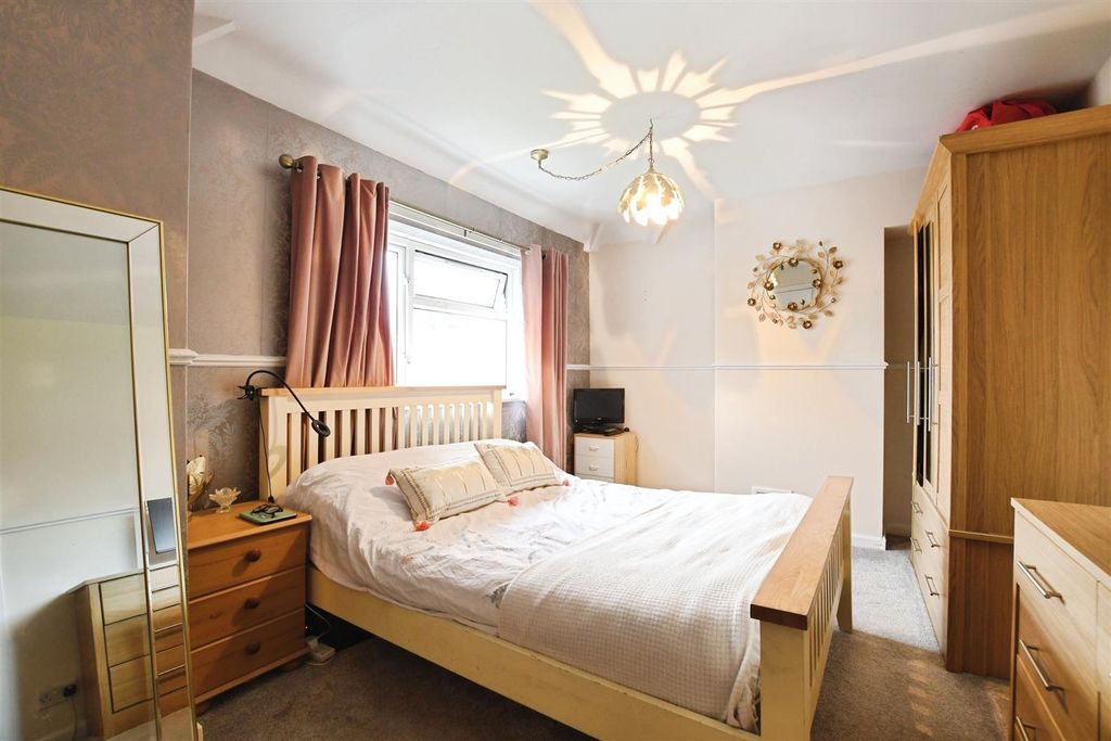 Property photo 3 of 15 Bedroom 1