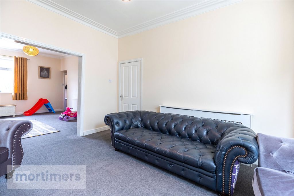 Property photo 3 of 21 Living Room