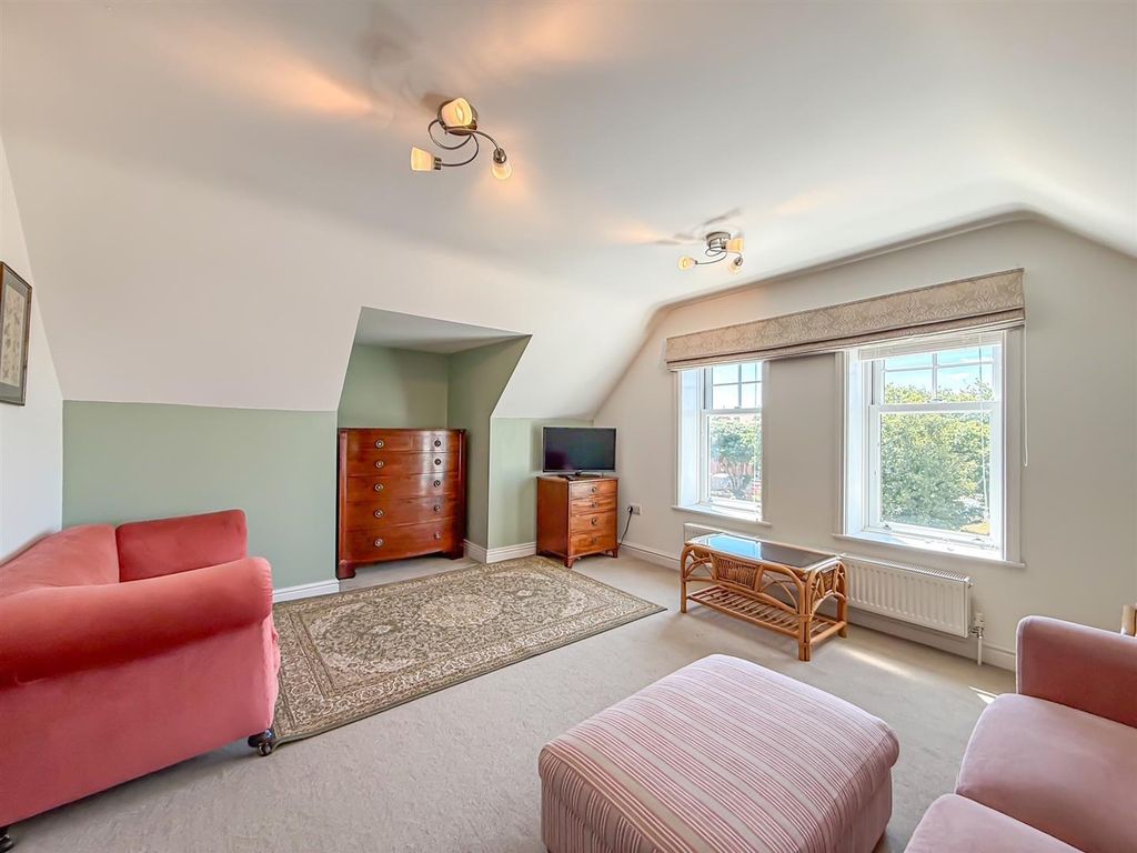 Property photo 2 of 14 11.Jpg