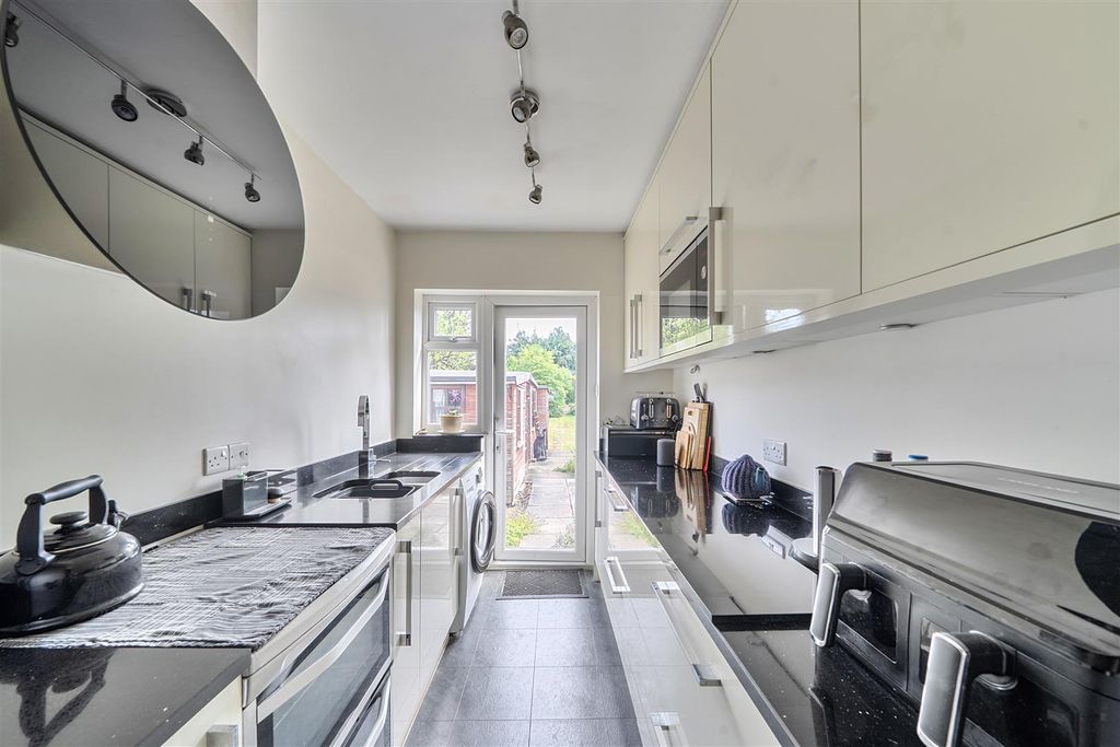 Property photo 2 of 10 Hastings Way - Kitchen 2.Jpg