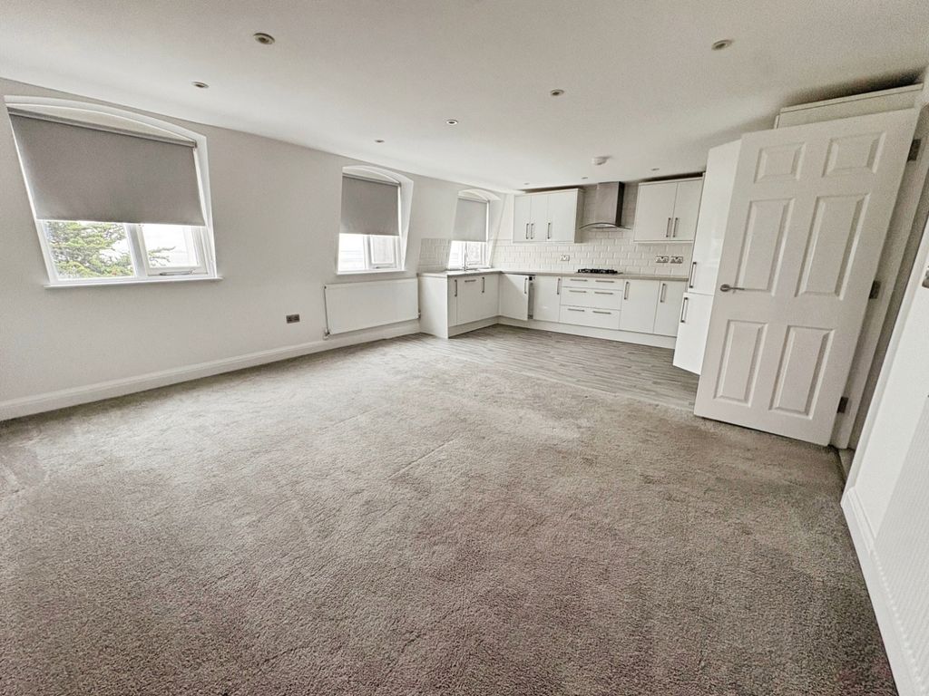 Property photo 2 of 7 Lounge/Kitchen