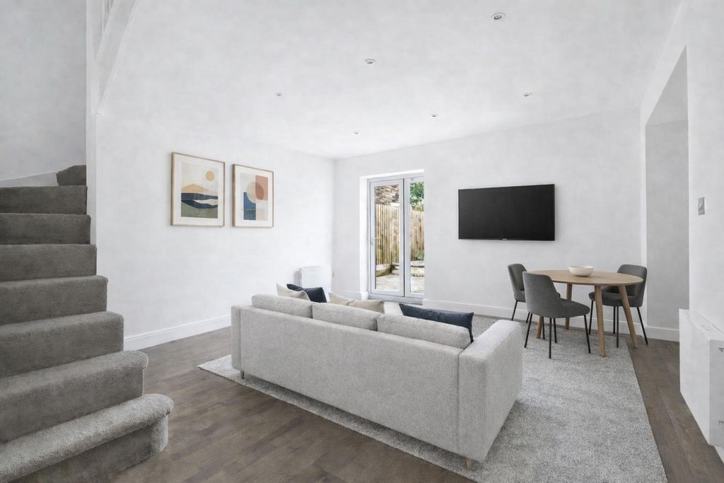 Property photo 2 of 15 Picture No. 20