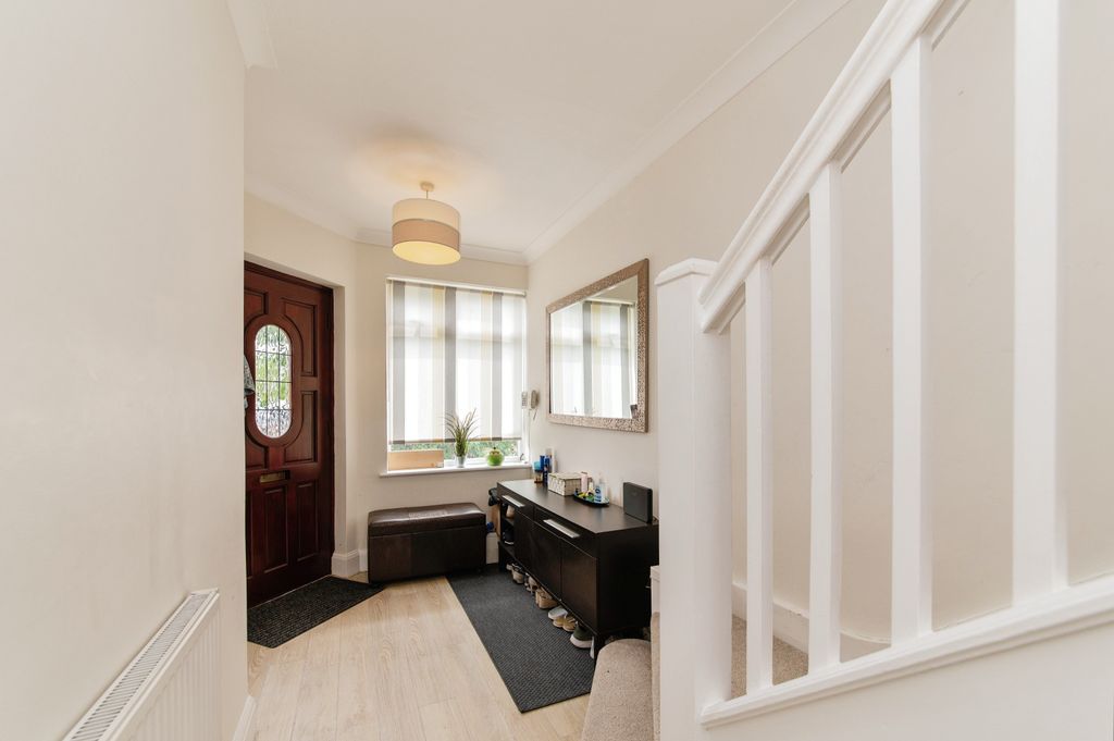 Property photo 2 of 25 Hallway