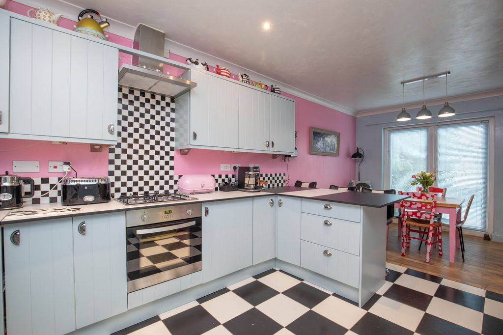 Property photo 3 of 23