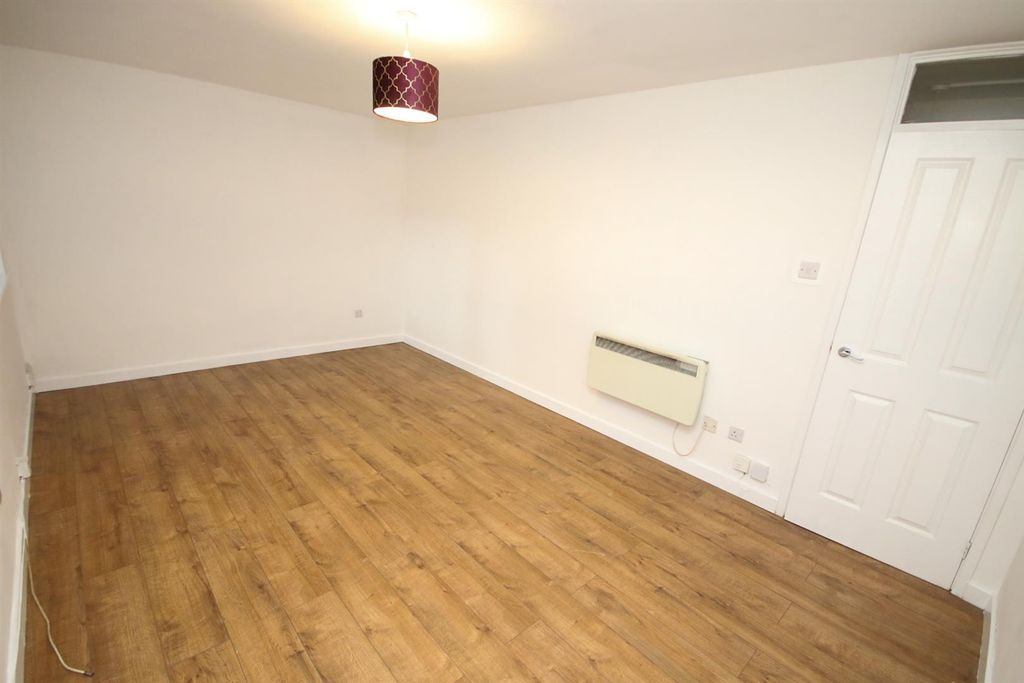 Property photo 3 of 8 Img_5847.Jpg