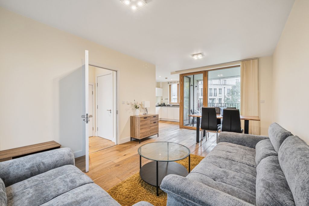 Property photo 2 of 8 1374729-10-69022d...