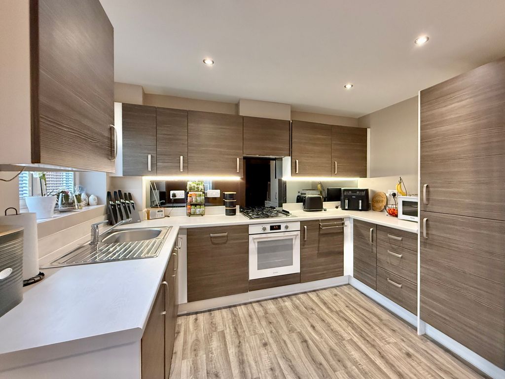 Property photo 2 of 18 Kitchen