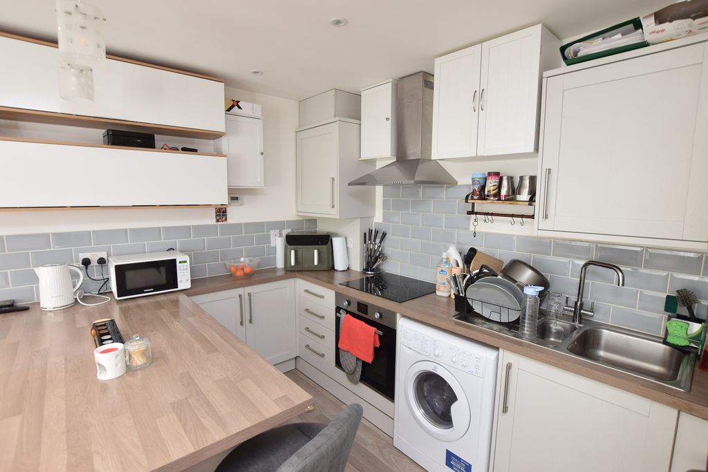 Property photo 2 of 8 Kitchen