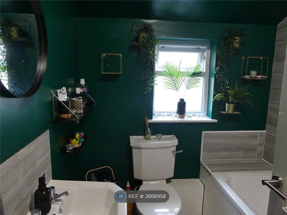Property photo 3 of 8 Upstairs Bath/Wc