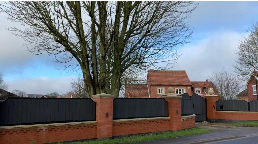 Property photo 2 of 47