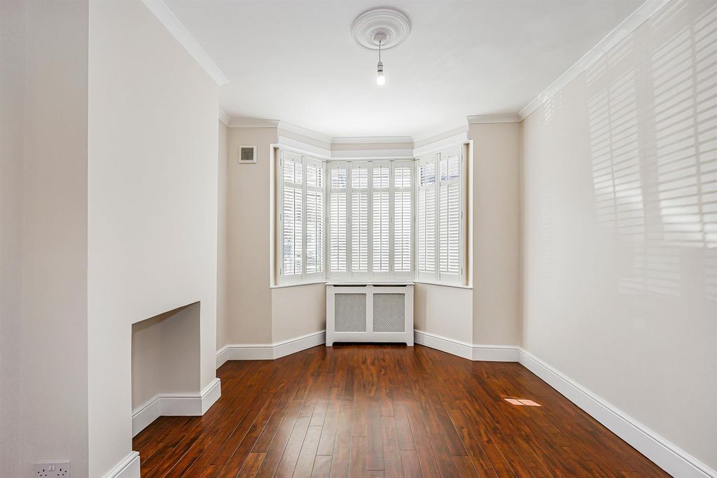 Property photo 3 of 19 18 George Road-1.Jpg